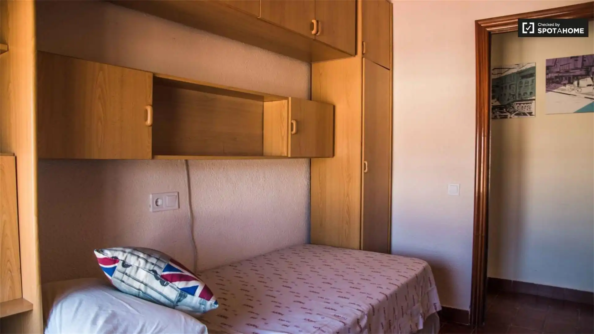 Zimmer in Calle de Cavite, 58, La Malva-rosa Schlafzimmer von Wohnung zur untervermieten in Valencia mit Klimaanlage, Heizung und Parkett