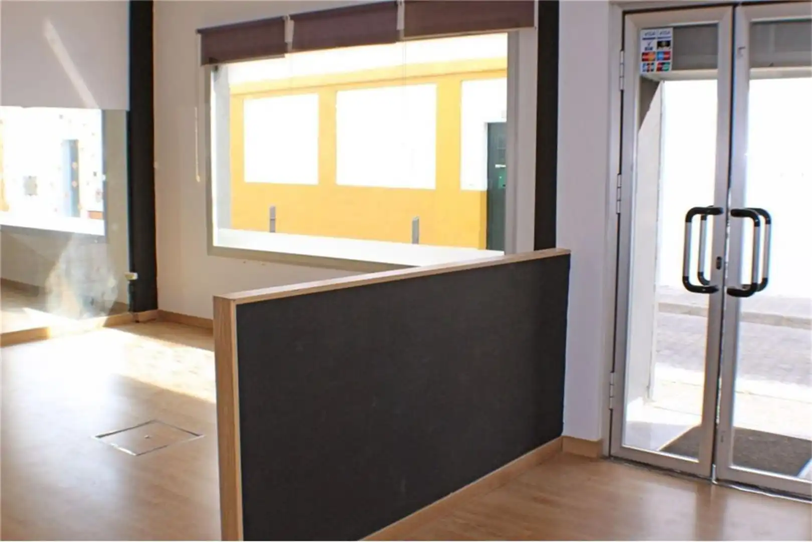 Premises for sale in Gines  with Air Conditioner and Heating