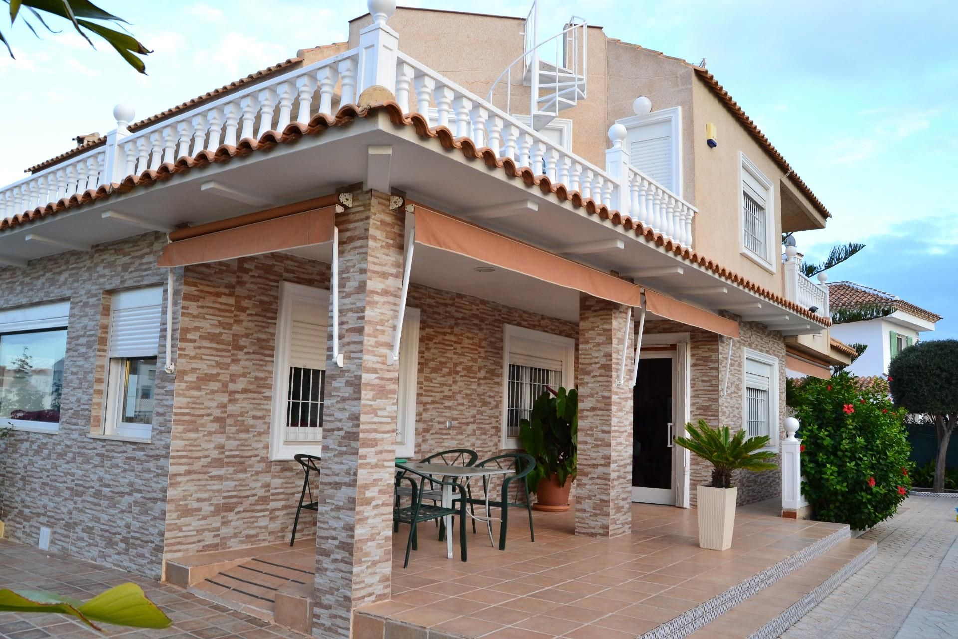 Exterior view of House or chalet for sale in Torrevieja  with Terrace, Swimming Pool and Balcony