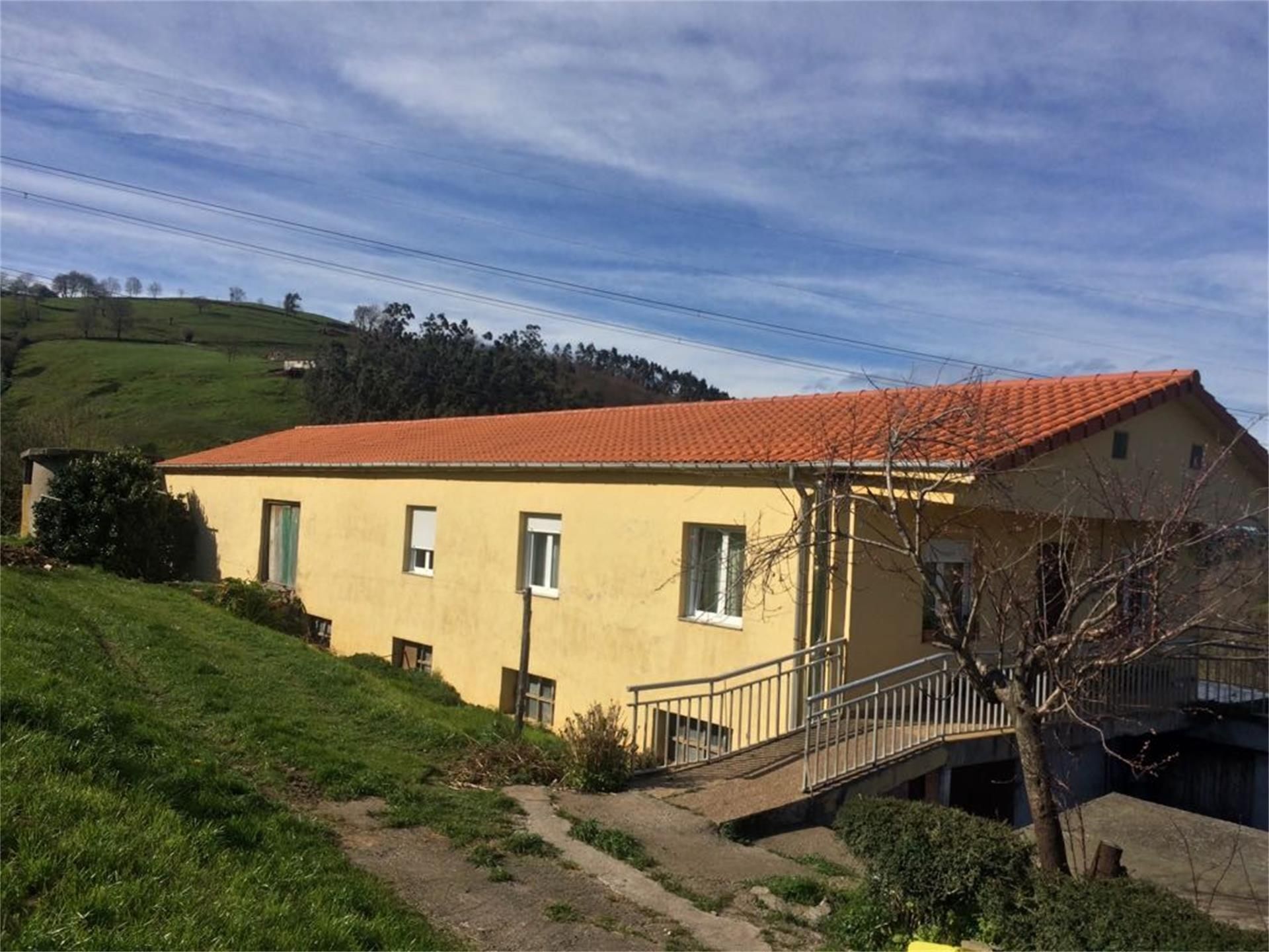 Vista exterior de Finca rústica en venda en Santa María de Cayón amb Terrassa i Balcó
