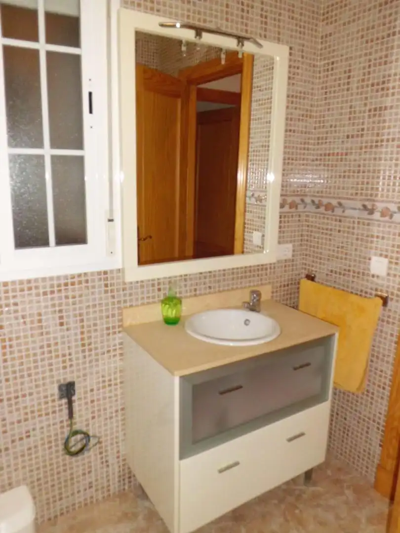 Wohnung zum Verkauf in Calle Alcalde Juan Antonio Morillas, 1, Gilena Badezimmer von Wohnung zum Verkauf in Gilena mit Klimaanlage, Abstellraum und Möbliert