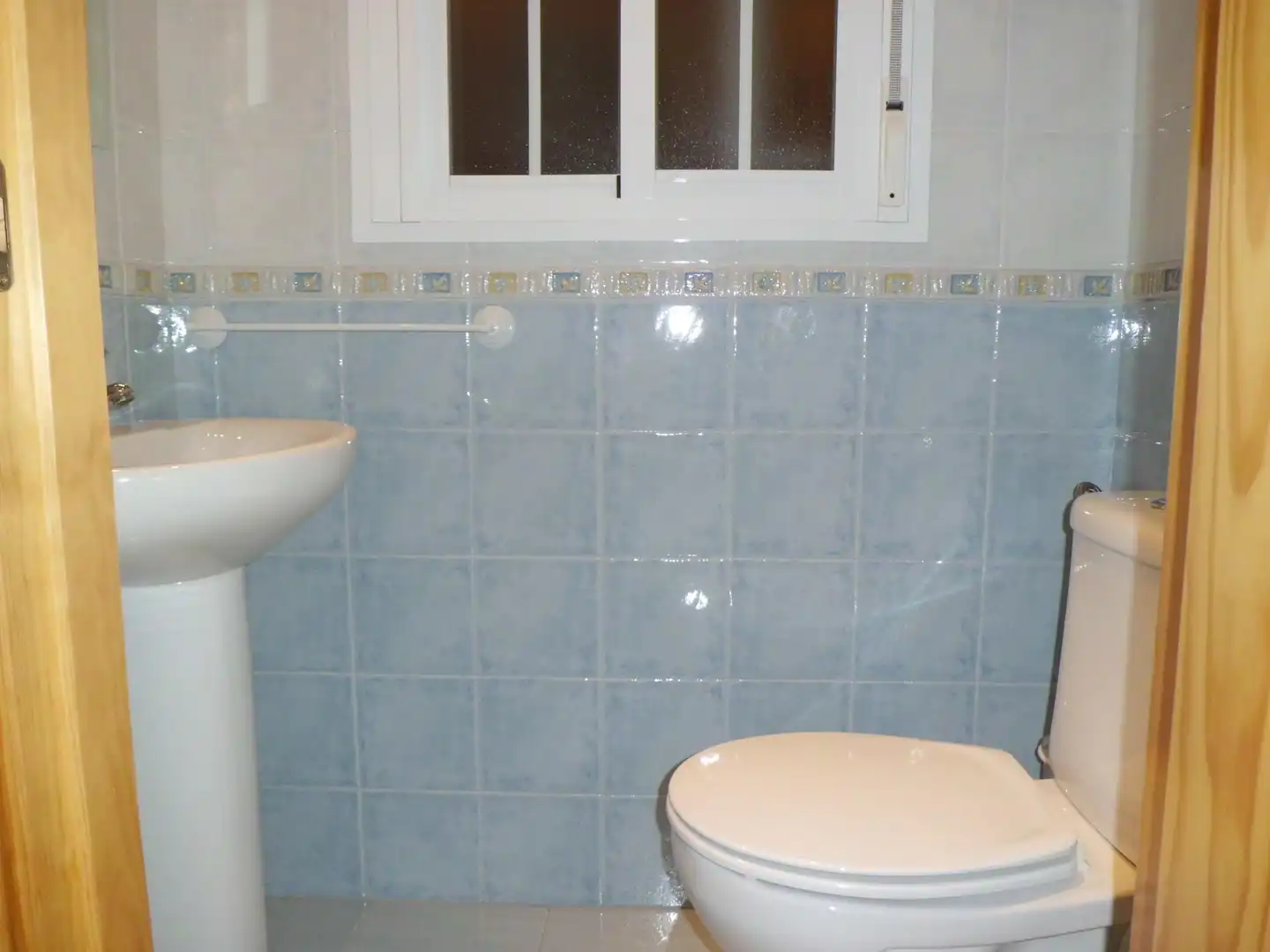 Wohnung zum Verkauf in Calle Alcalde Juan Antonio Morillas, 1, Gilena Badezimmer von Wohnung zum Verkauf in Gilena mit Klimaanlage, Abstellraum und Möbliert