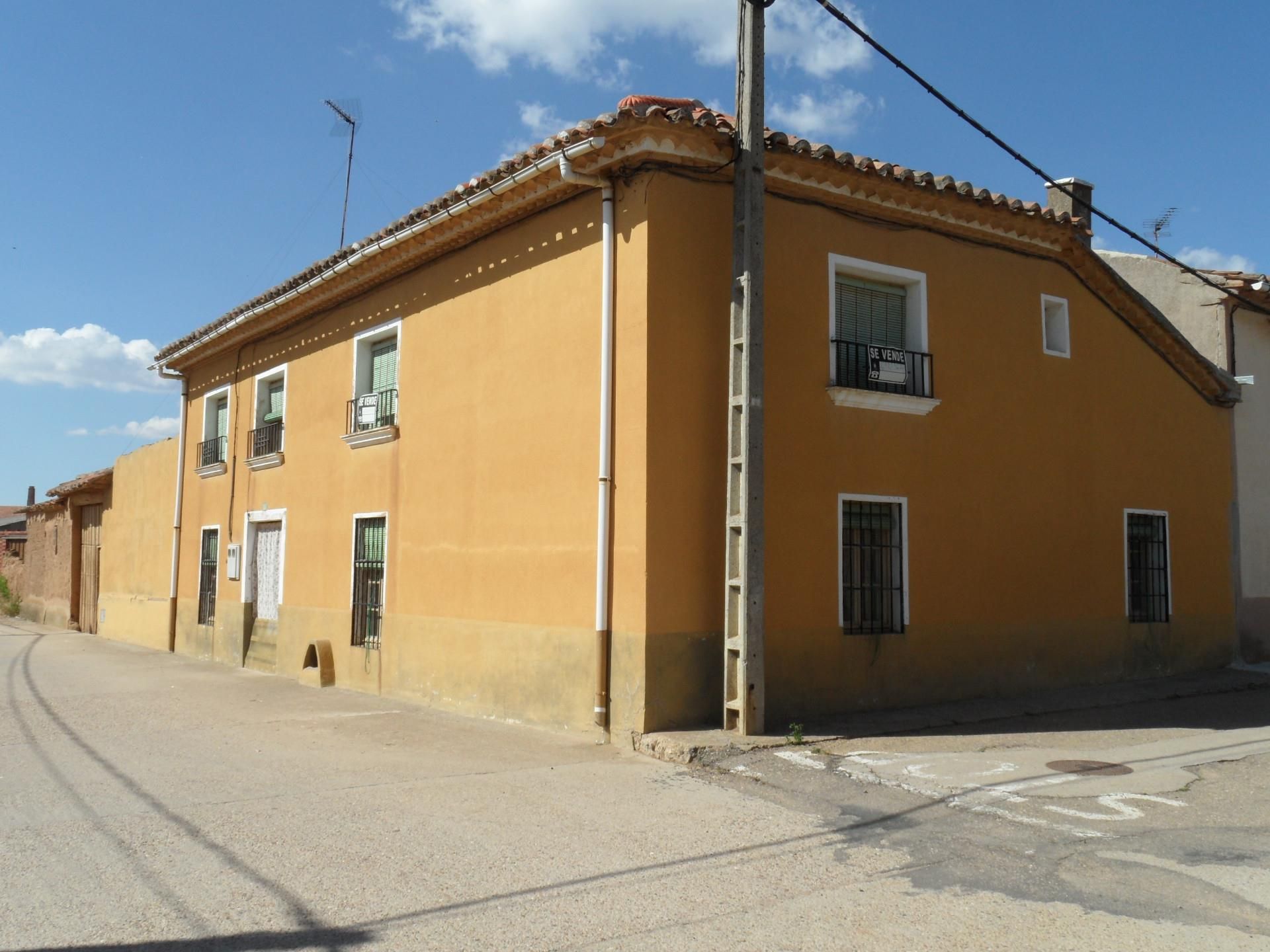 Vista exterior de Casa adosada en venda en Villanueva del Campo amb Traster
