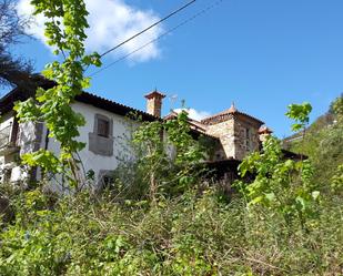 Vista exterior de Casa o xalet en venda en Belmonte de Miranda amb Jardí privat, Terrassa i Balcó