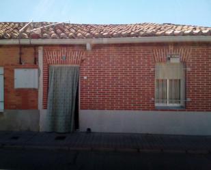 Exterior view of Single-family semi-detached for sale in Medina del Campo