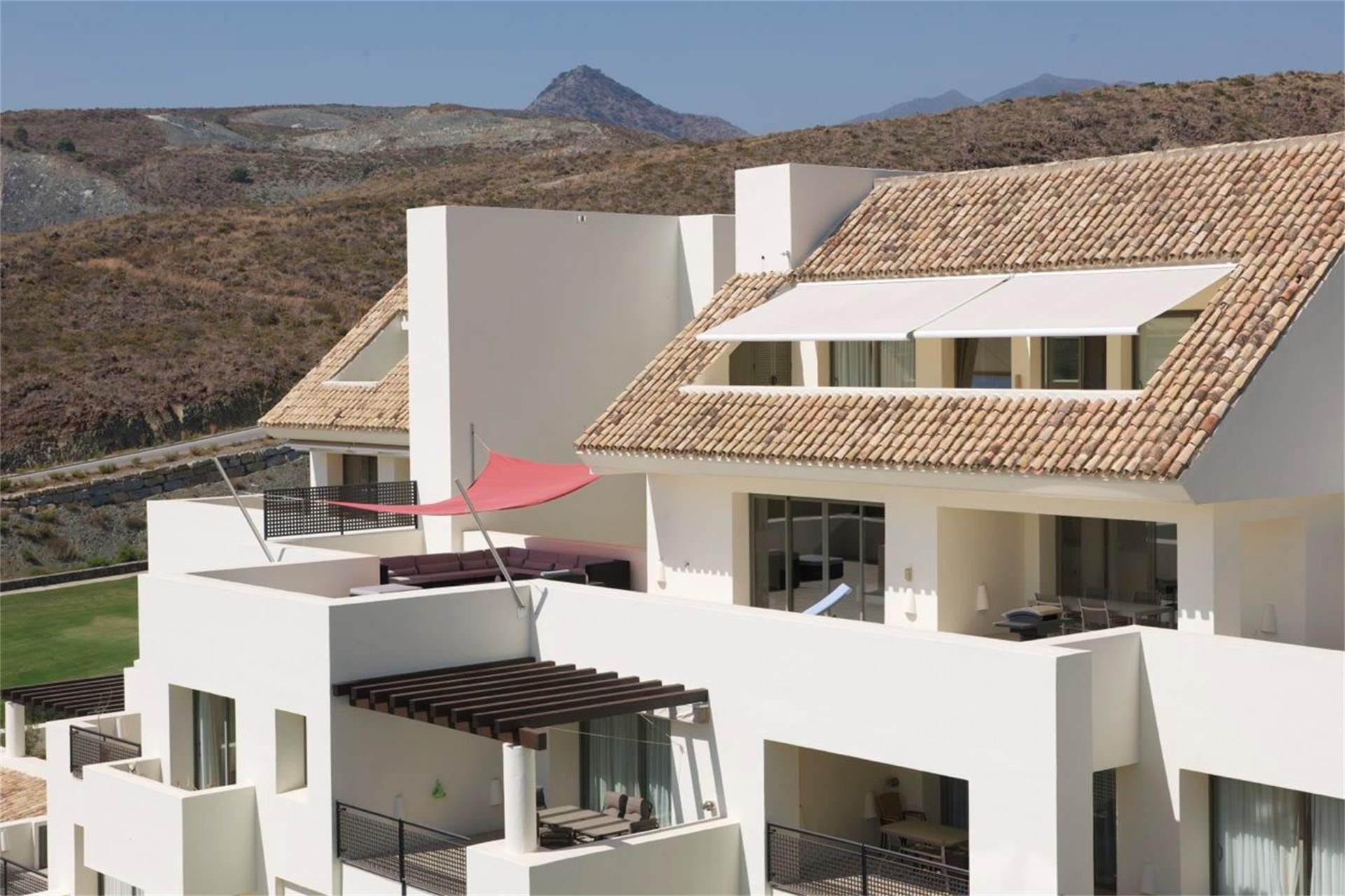 Exterior view of Attic for sale in Benahavís  with Air Conditioner, Terrace and Swimming Pool