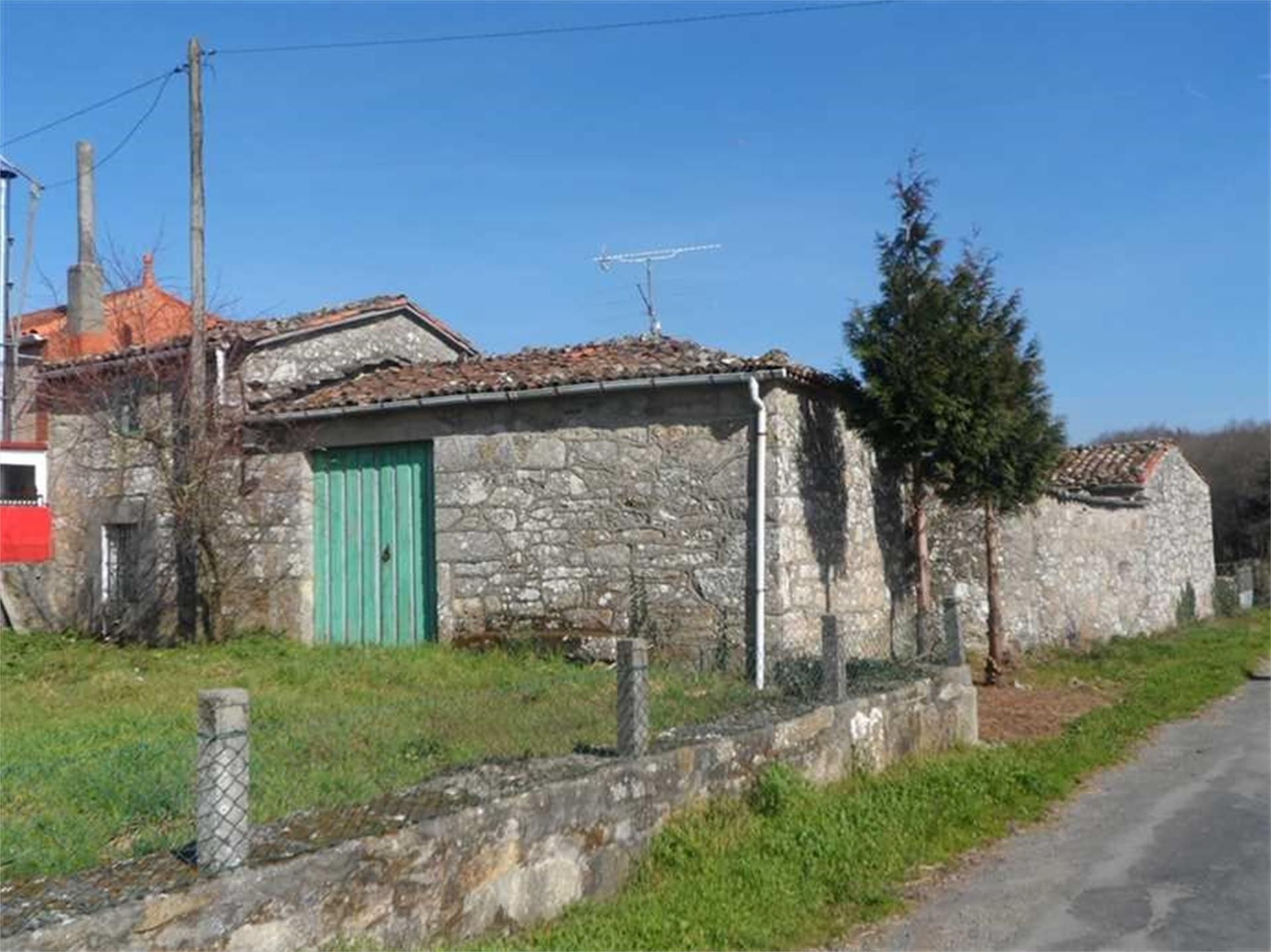 Vista exterior de Pis en venda en Palas de Rei amb Jardí privat