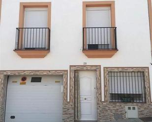 Vista exterior de Casa adosada en venda en Valle de la Serena amb Aire condicionat, Calefacció i Parquet