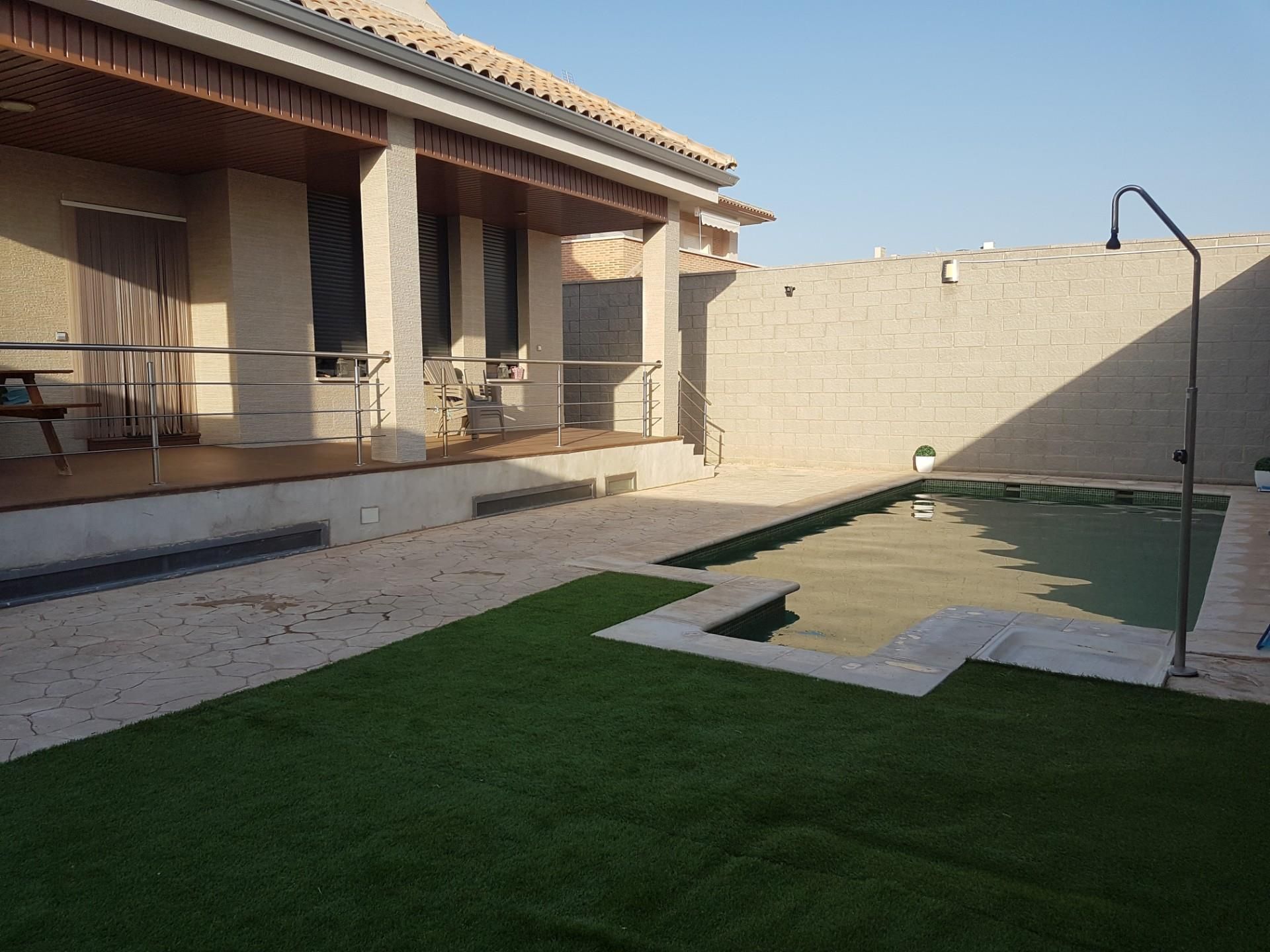 Piscina de Casa o xalet en venda en Ciudad Real Capital amb Calefacció, Jardí privat i Terrassa
