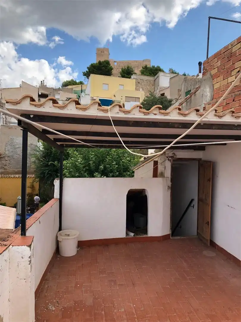 Casa adosada en venda a Calle Rey Don Jaime, 11, Biar Vista exterior de Casa adosada en venda en Biar amb Aire condicionat, Calefacció i Terrassa