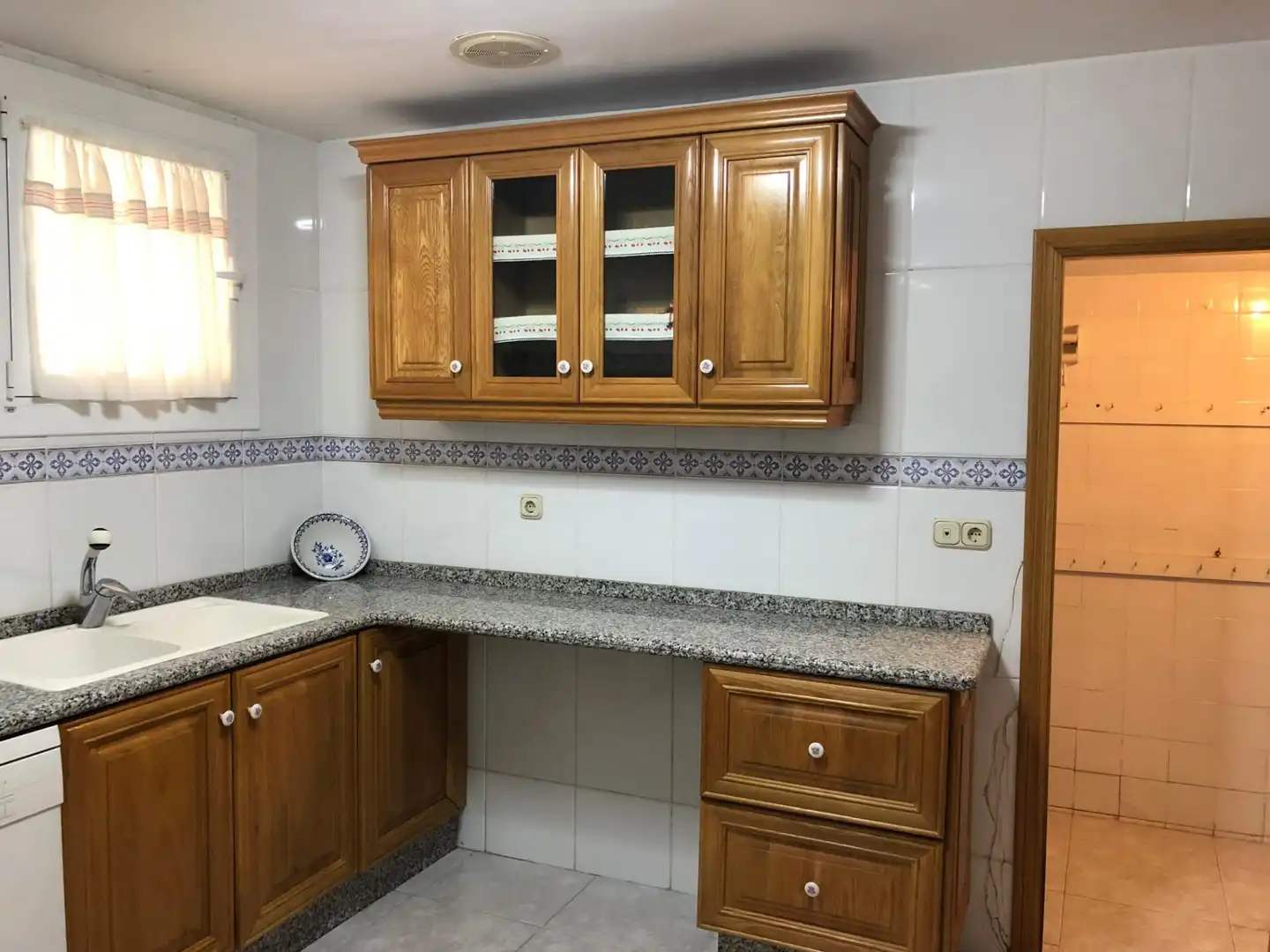 Casa adosada en venda a Calle Rey Don Jaime, 11, Biar Cuina de Casa adosada en venda en Biar amb Aire condicionat, Calefacció i Terrassa