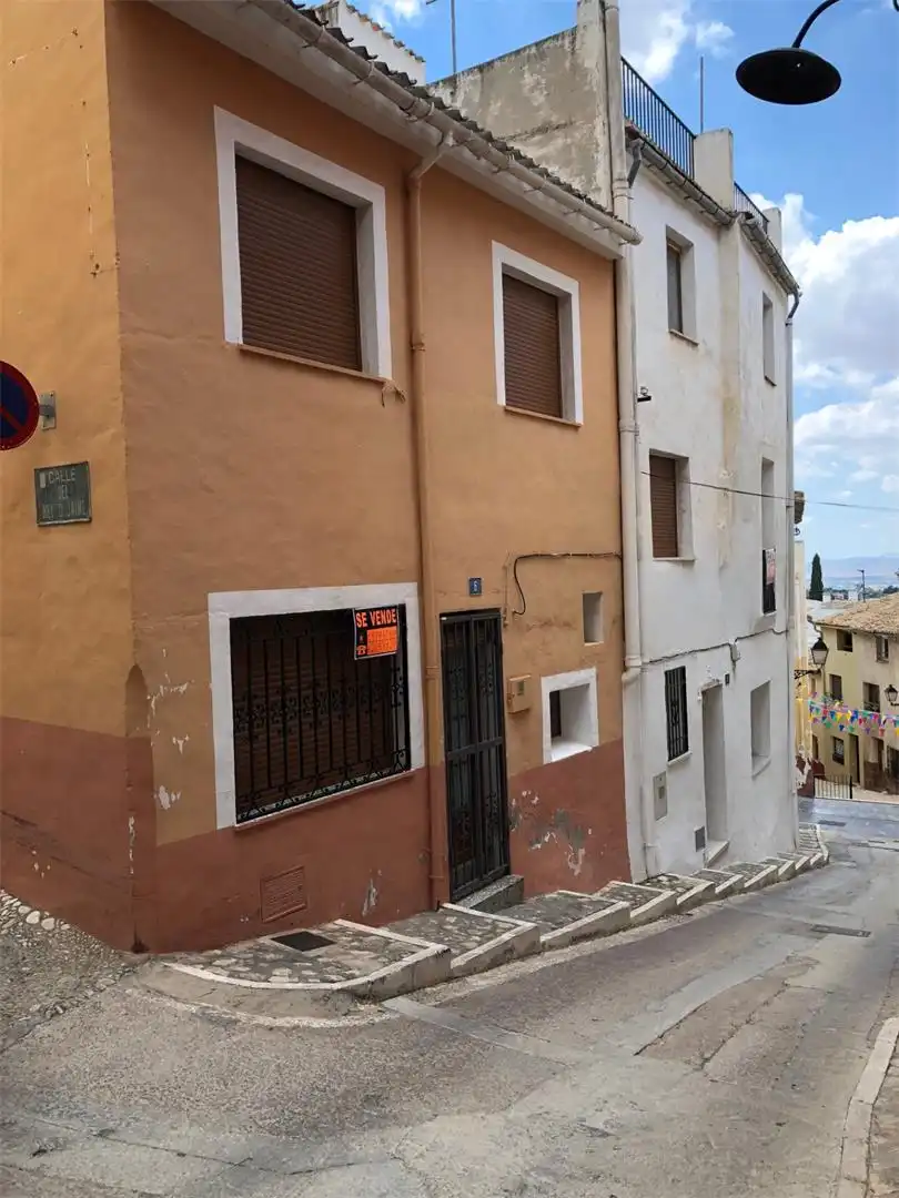 Casa adosada en venda a Calle Rey Don Jaime, 11, Biar Vista exterior de Casa adosada en venda en Biar amb Aire condicionat, Calefacció i Terrassa
