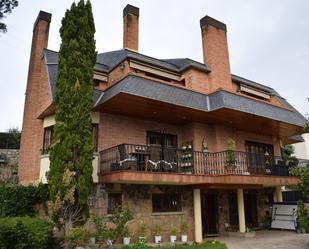 Vista exterior de Casa o xalet en venda en Galapagar amb Aire condicionat, Terrassa i Piscina