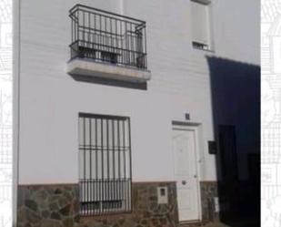 Exterior view of Single-family semi-detached for sale in Cabeza la Vaca  with Heating, Terrace and Storage room