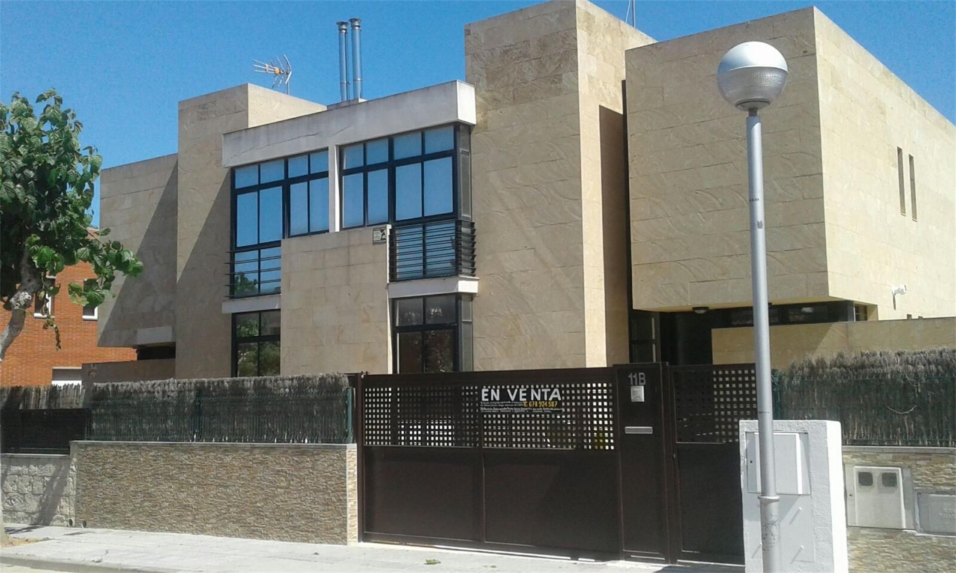 Exterior view of Single-family semi-detached for sale in Salou  with Air Conditioner, Terrace and Balcony