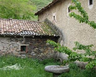 Vista exterior de Finca rústica en venda en Valdelugueros