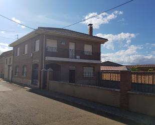 Vista exterior de Casa o xalet en venda en El Burgo Ranero  amb Terrassa