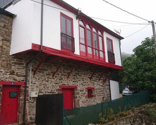 Vista exterior de Casa o xalet en venda en Borrenes amb Calefacció, Jardí privat i Moblat