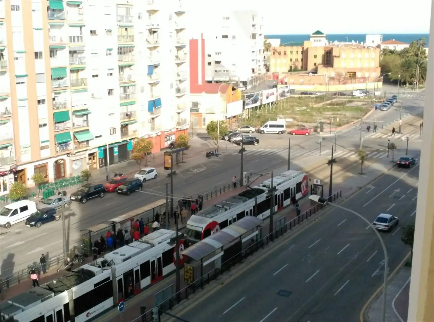 Habitació a Calle de Escalante, 345, El Cabanyal - El Canyamelar Vista exterior de Pis per a compartir en Valencia amb Aire condicionat, Calefacció i Moblat