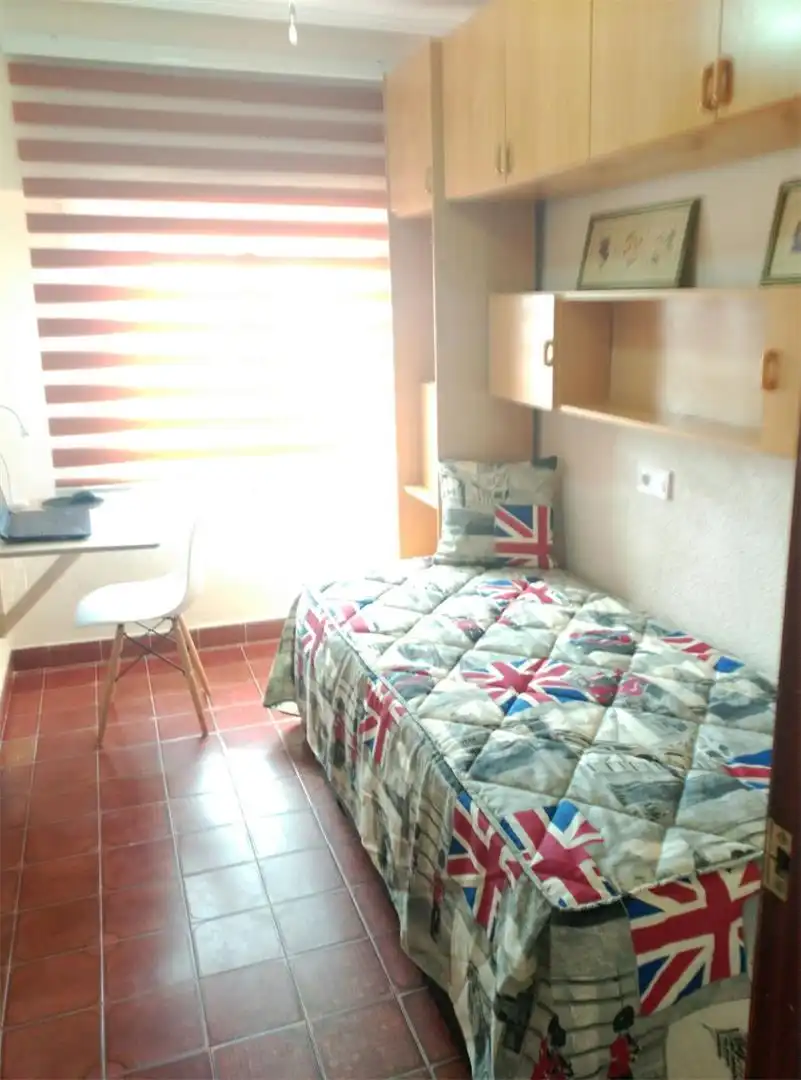 Habitació a Calle de Escalante, 345, El Cabanyal - El Canyamelar Dormitori de Pis per a compartir en Valencia amb Aire condicionat, Calefacció i Moblat