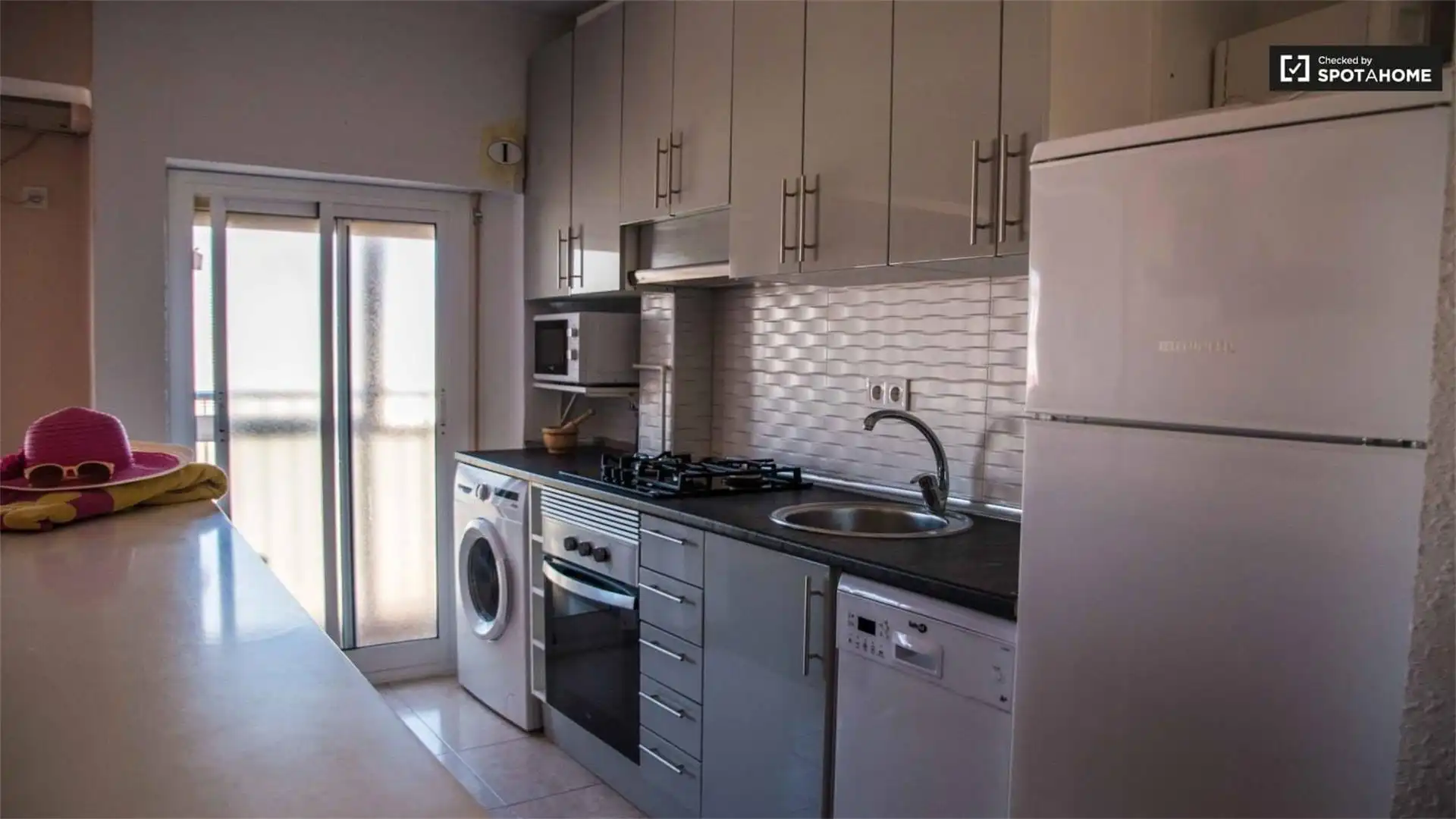 Habitació a Calle de Escalante, 345, El Cabanyal - El Canyamelar Cuina de Pis per a compartir en Valencia amb Aire condicionat, Calefacció i Moblat