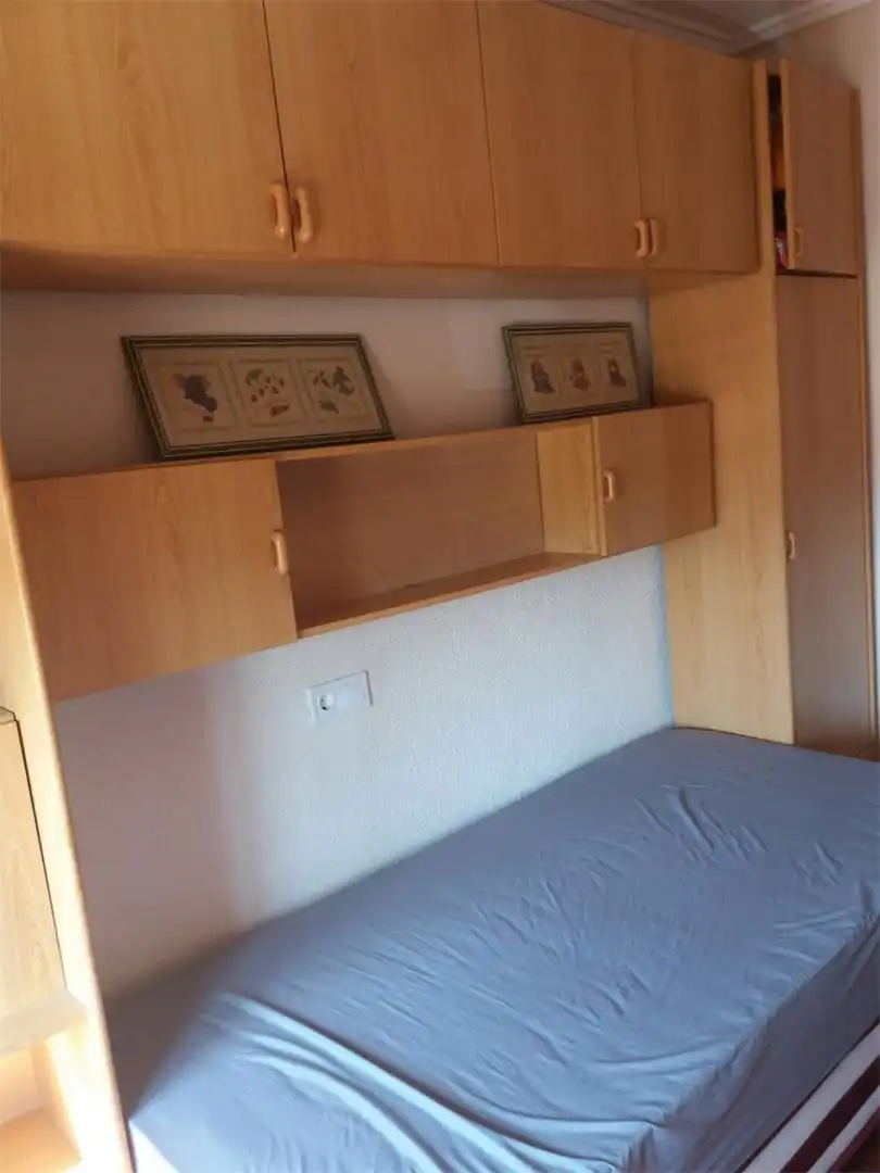 Habitació a Calle de Escalante, 345, El Cabanyal - El Canyamelar Dormitori de Pis per a compartir en Valencia amb Aire condicionat, Calefacció i Moblat
