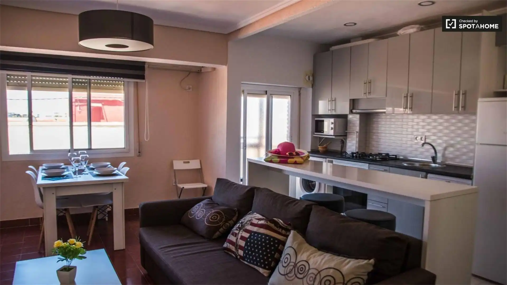 Habitació a Calle de Escalante, 345, El Cabanyal - El Canyamelar Sala d'estar de Pis per a compartir en Valencia amb Aire condicionat, Calefacció i Moblat