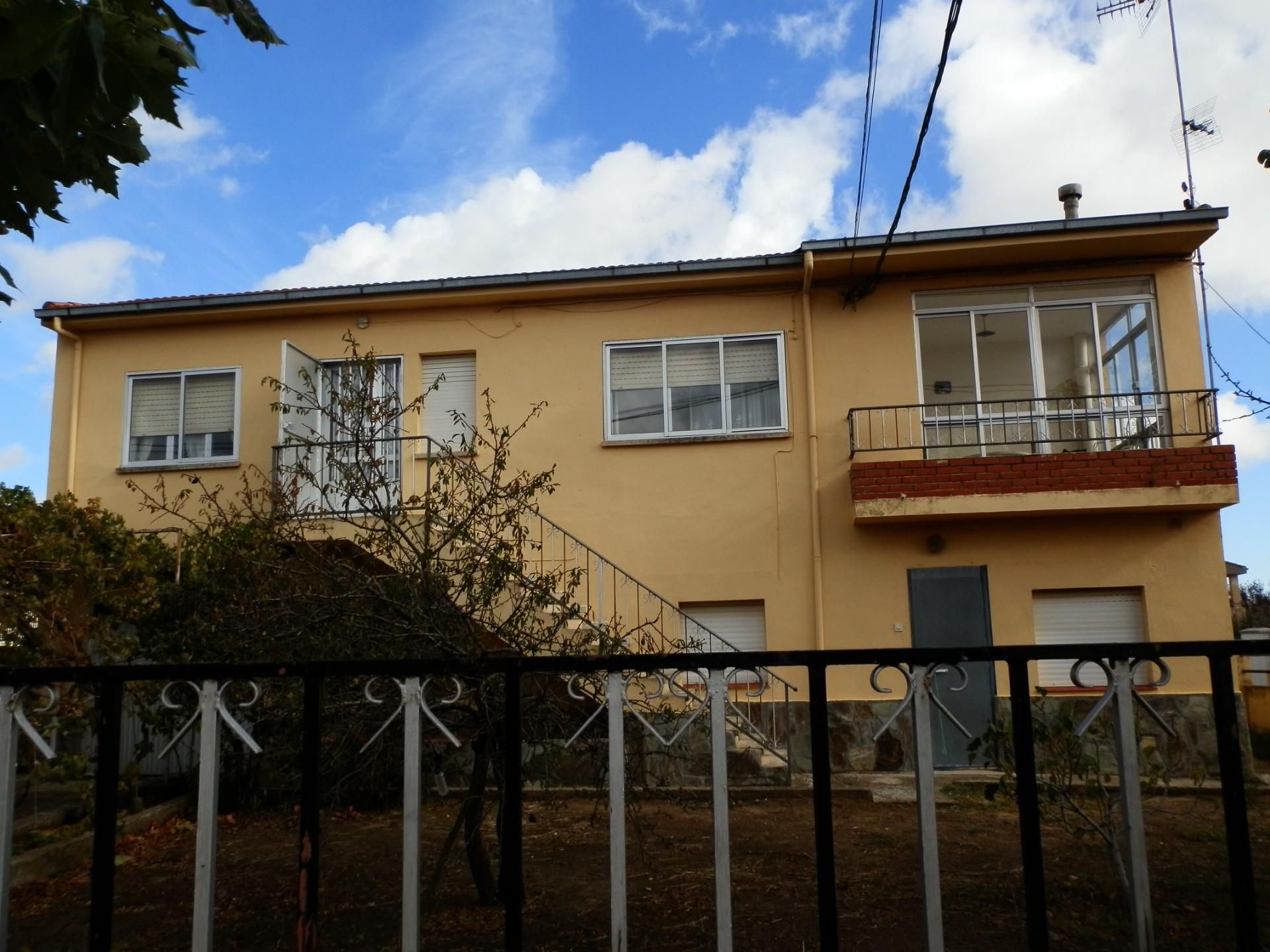 Exterior view of House or chalet for sale in Fuentesaúco  with Heating, Private garden and Terrace
