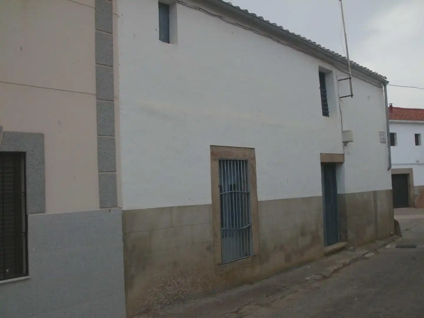 Vista exterior de Casa adosada en venta en Albalá con Trastero, Horno y Lavadora