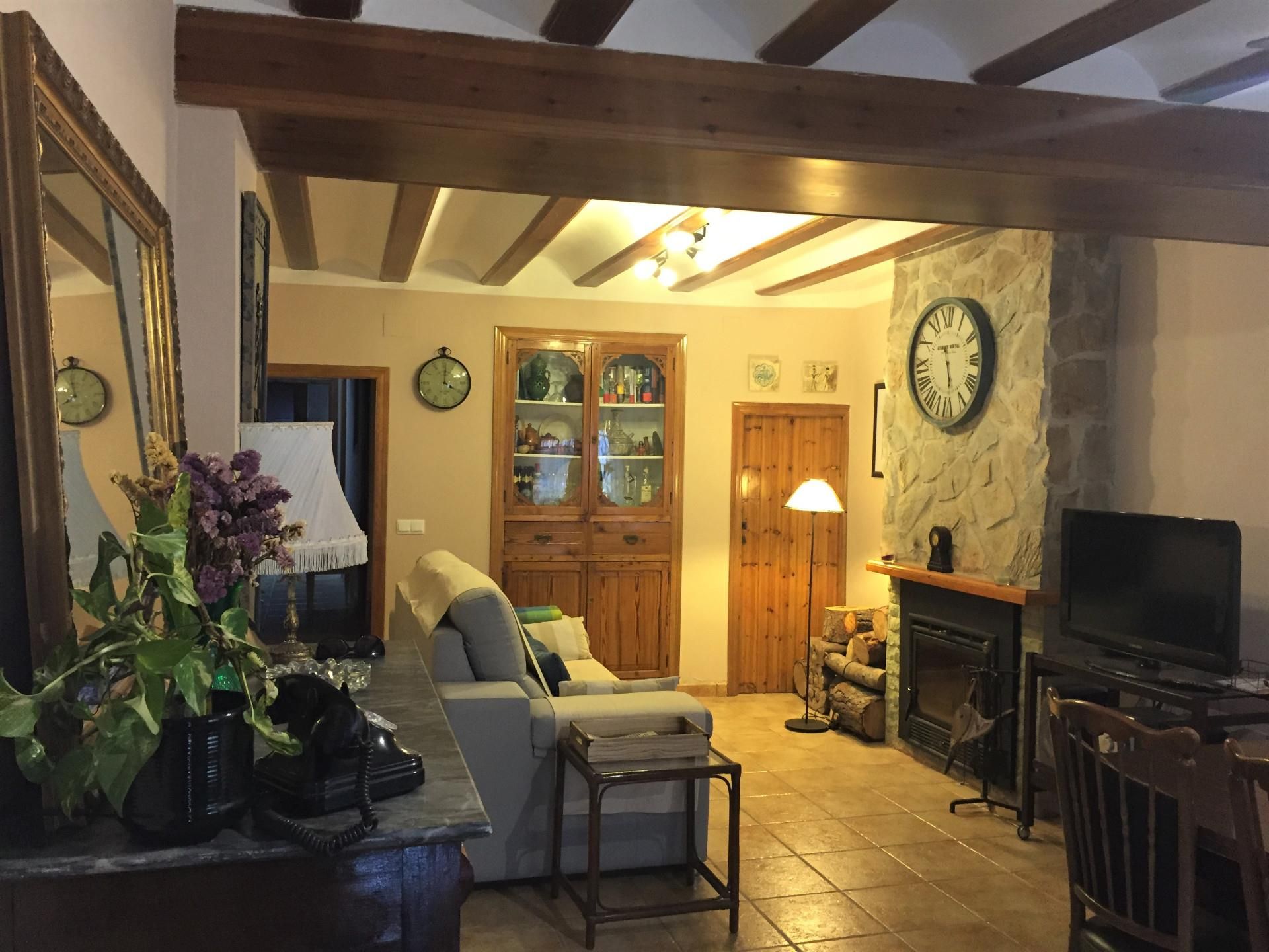 Sala d'estar de Casa adosada en venda en Caudete de las Fuentes amb Terrassa