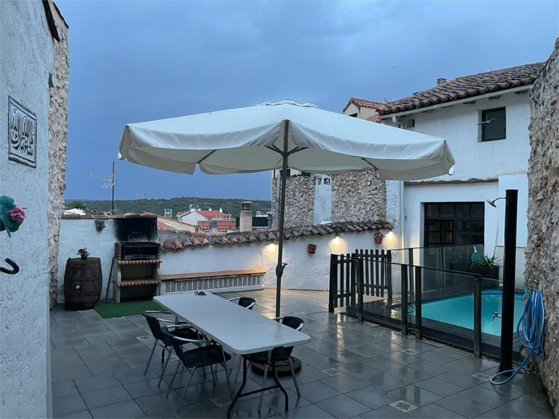 Terrassa de Casa adosada en venda en Valdelaguna amb Piscina i Balcó
