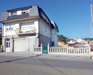 Vista exterior de Casa o xalet en venda en Vigo  amb Terrassa, Piscina i Balcó