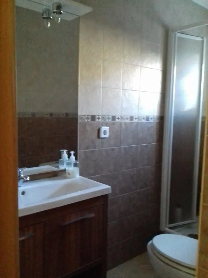 Badezimmer von Wohnung zur Miete in Fabero mit Parkett, Abstellraum und Möbliert