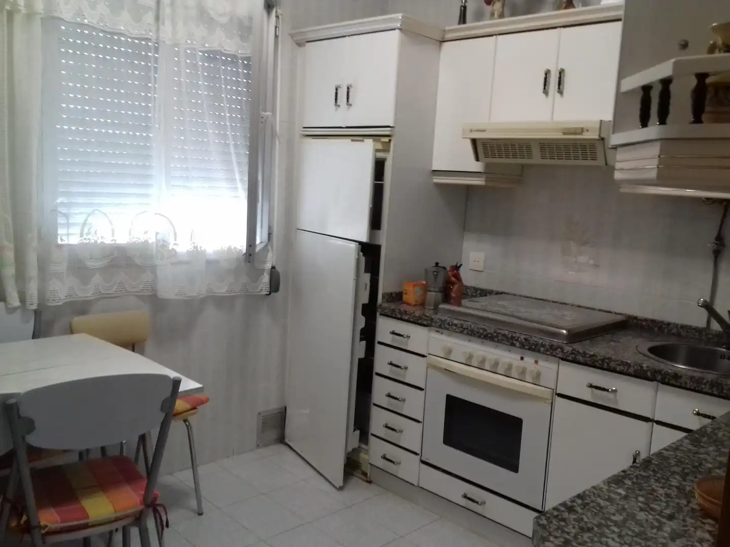 Küche von Wohnung zur Miete in Fabero mit Parkett, Abstellraum und Möbliert