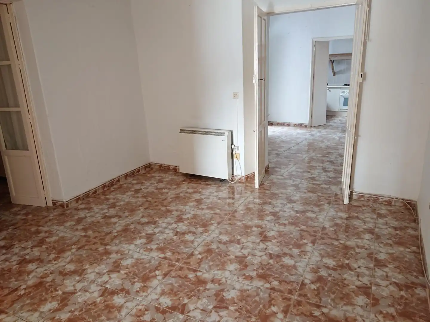 Wohnung zum Verkauf in Plaza de España, 18, Llerena Küche von Wohnung zum Verkauf in Llerena mit Heizung, Abstellraum und Balkon