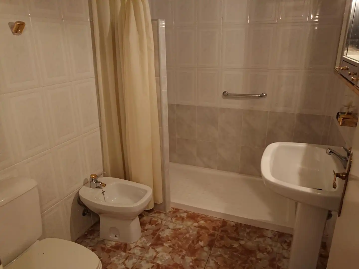 Wohnung zum Verkauf in Plaza de España, 18, Llerena Badezimmer von Wohnung zum Verkauf in Llerena mit Heizung, Abstellraum und Balkon