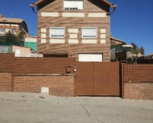 Vista exterior de Casa o xalet en venda en Seseña amb Aire condicionat, Jardí privat i Terrassa