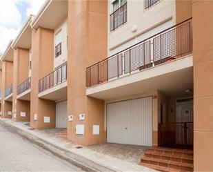 Vista exterior de Casa adosada en venda en Ontinyent amb Aire condicionat, Terrassa i Balcó