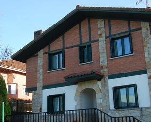 Vista exterior de Casa o xalet en venda en Lezama amb Terrassa i Balcó