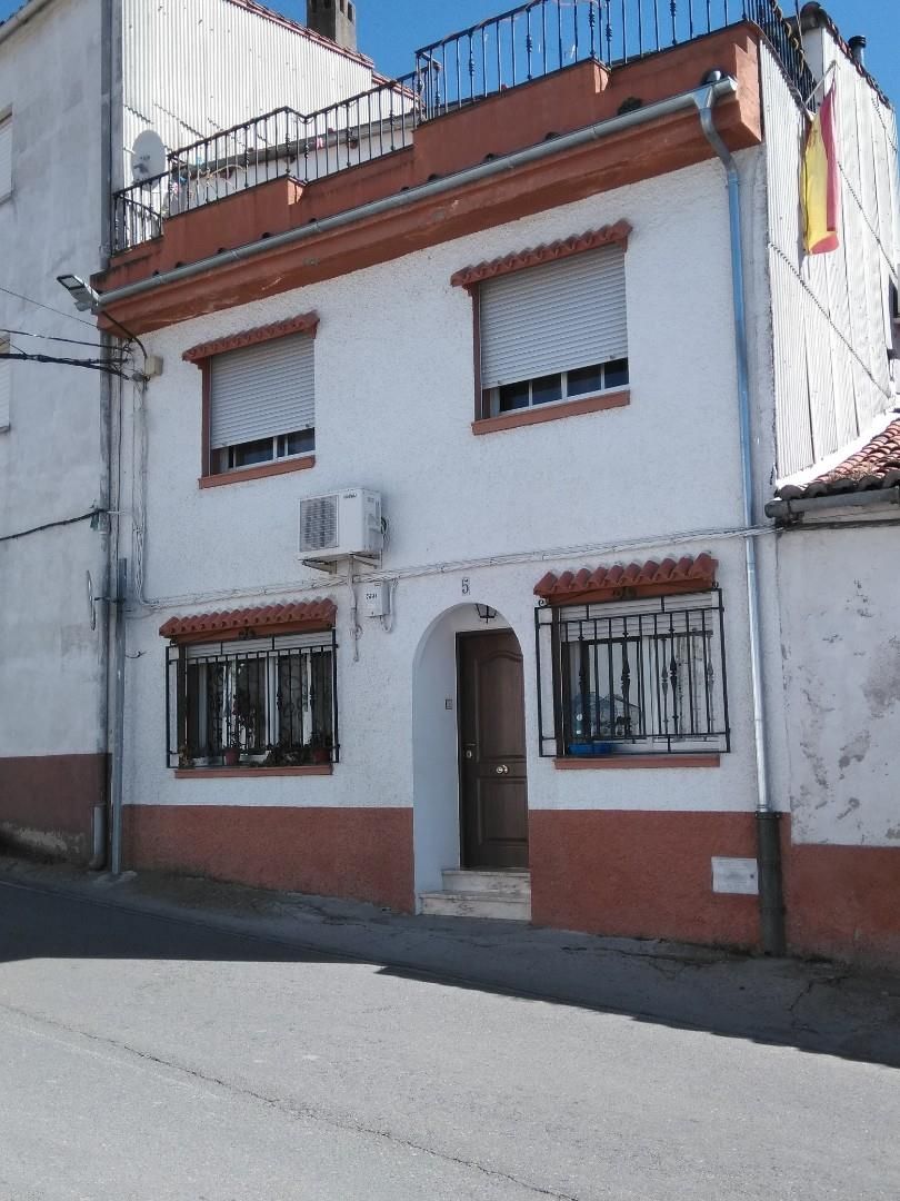 Vista exterior de Casa adosada en venda en Zarza de Granadilla amb Aire condicionat, Calefacció i Terrassa