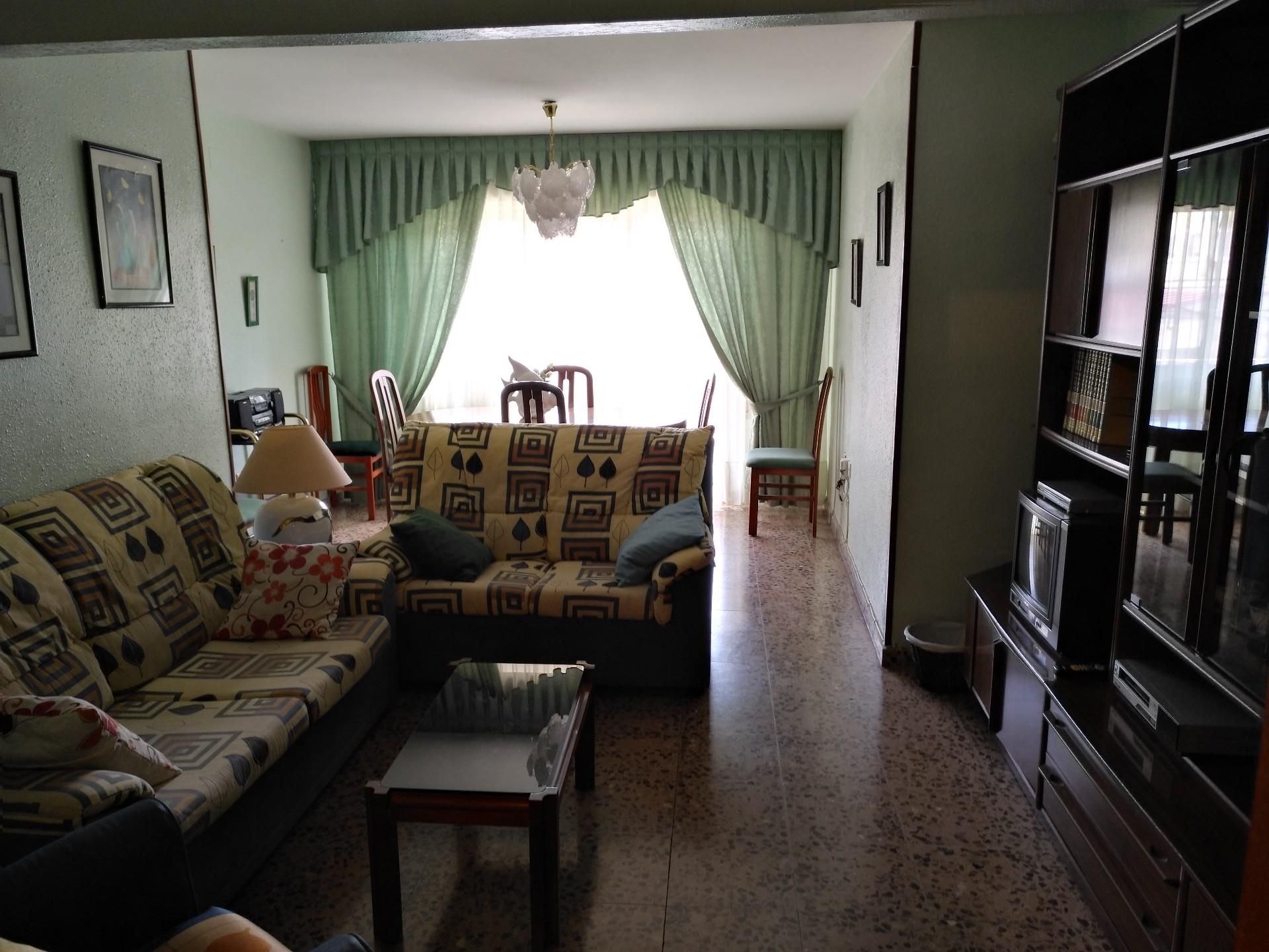 Sala d'estar de Pis en venda en Utrillas amb Calefacció, Terrassa i Moblat