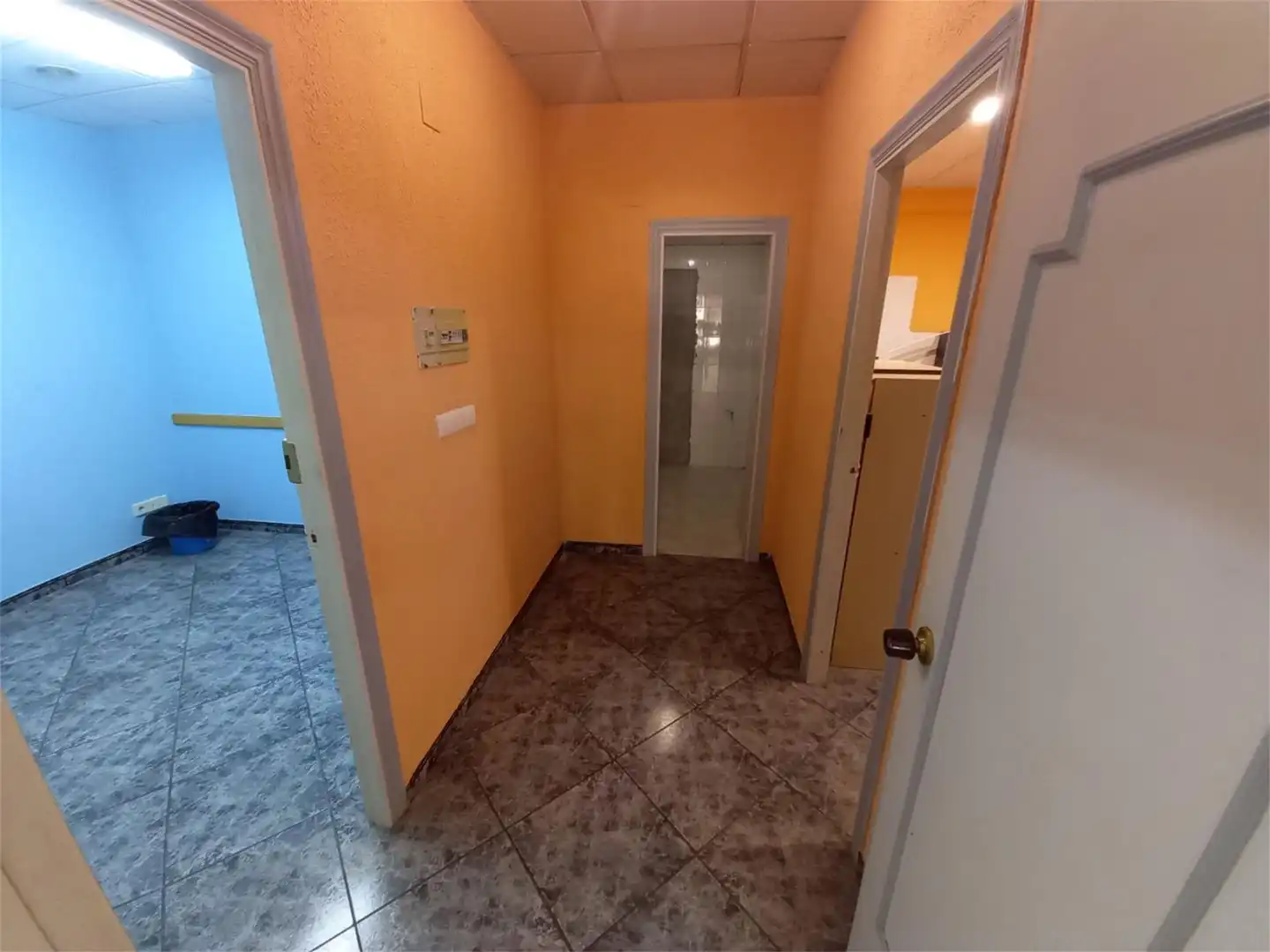 Commercial properties for rent in Calle Ramón Campoamor, 32, Navia