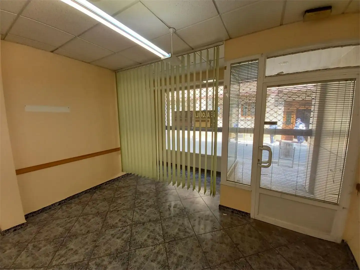 Commercial properties for rent in Calle Ramón Campoamor, 32, Navia