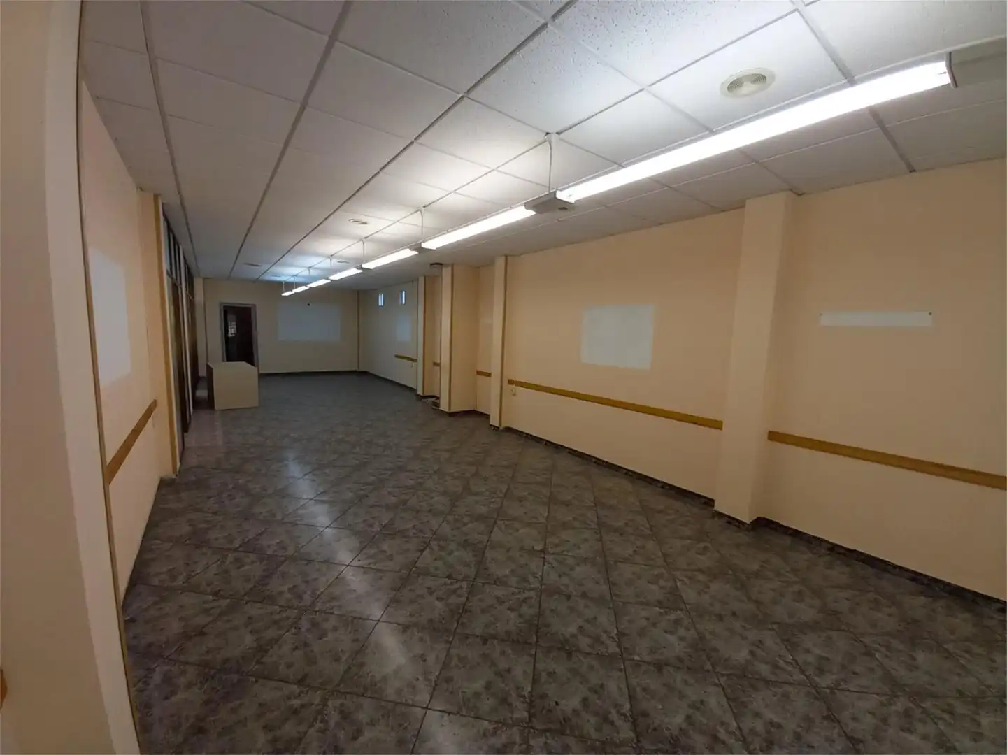 Commercial properties for rent in Calle Ramón Campoamor, 32, Navia