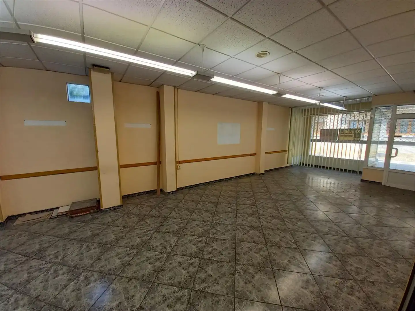 Commercial properties for rent in Calle Ramón Campoamor, 32, Navia