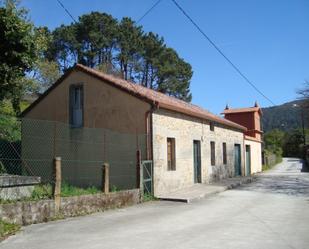 Vista exterior de Casa o xalet en venda en Outes amb Terrassa