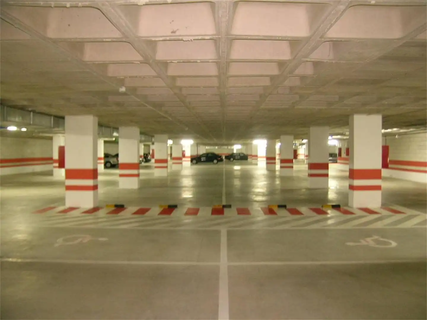 Garage zur Miete in Avenida Eduardo Dato, La Buhaira Garage zur Miete in Sevilla