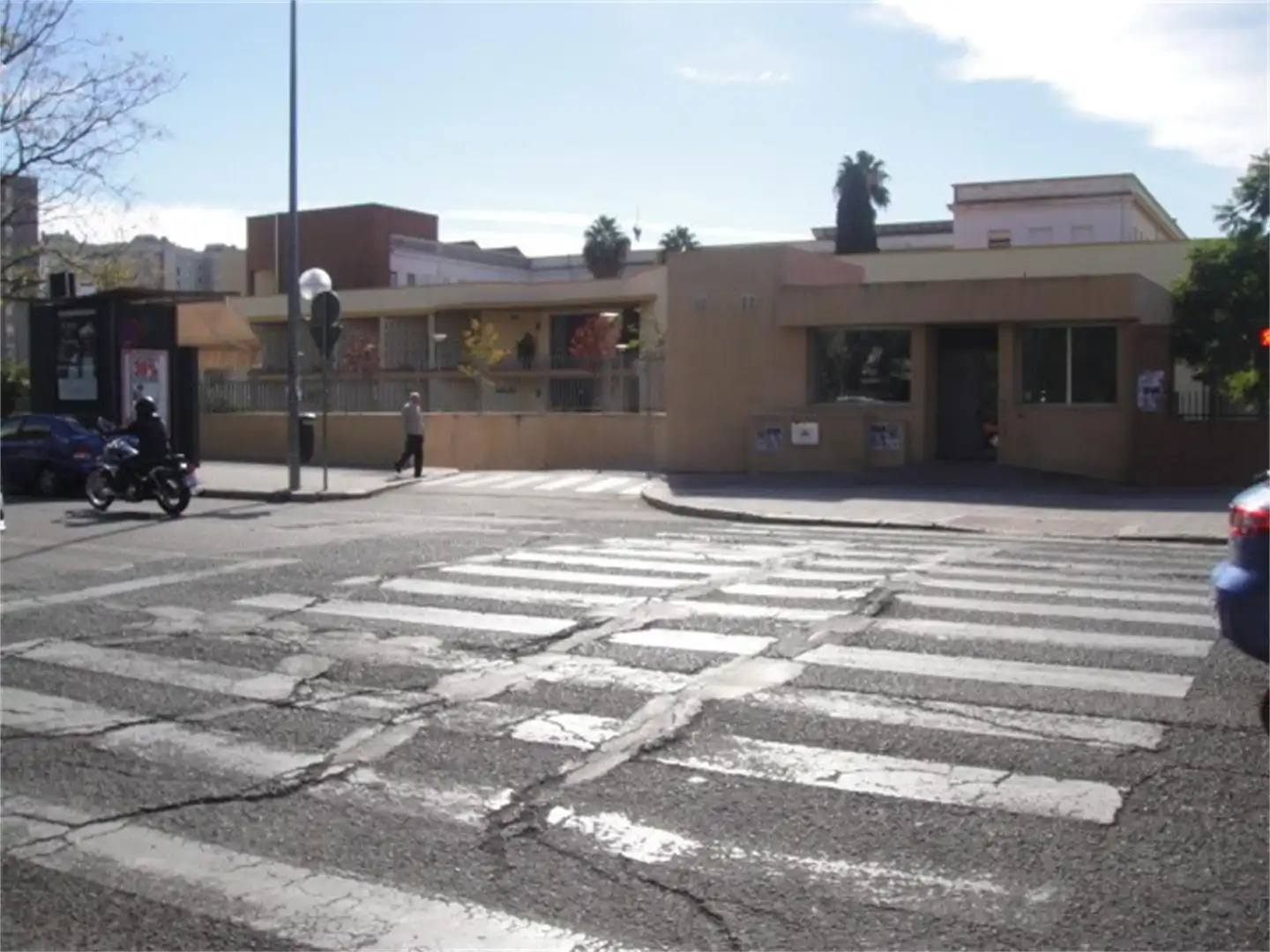 Garage zur Miete in Avenida Eduardo Dato, La Buhaira Außenansicht von Garage zur Miete in Sevilla