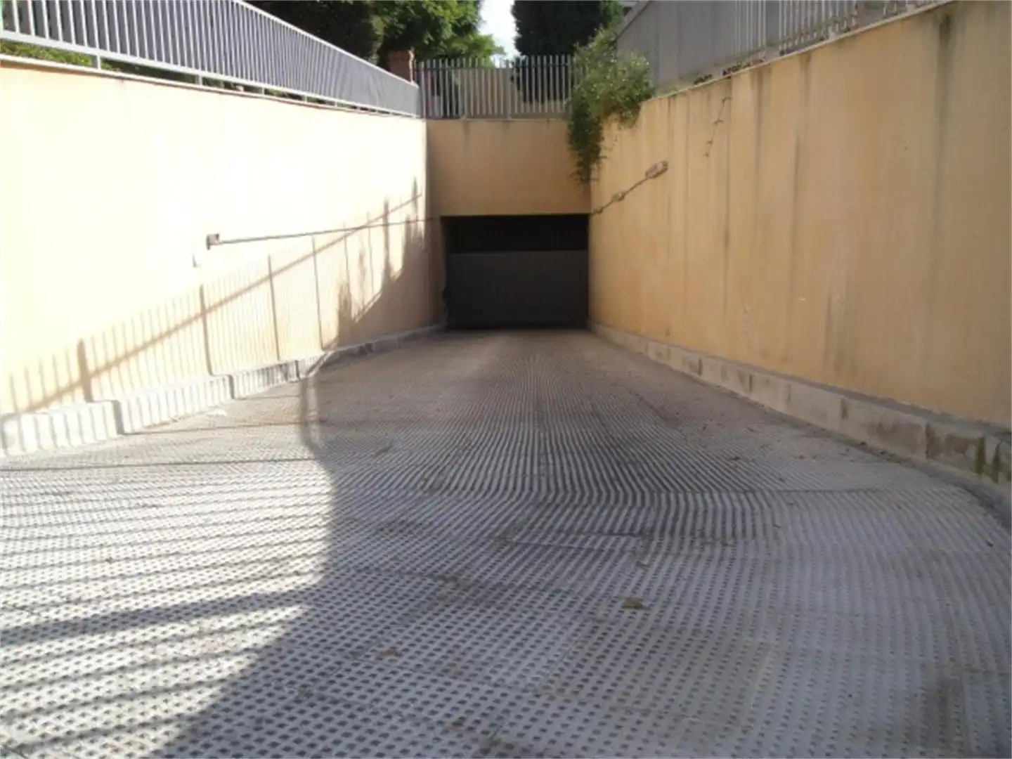 Garage zur Miete in Avenida Eduardo Dato, La Buhaira Parkplatz von Garage zur Miete in Sevilla