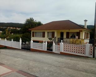 Vista exterior de Casa o xalet en venda en Laxe amb Jardí privat, Terrassa i Traster